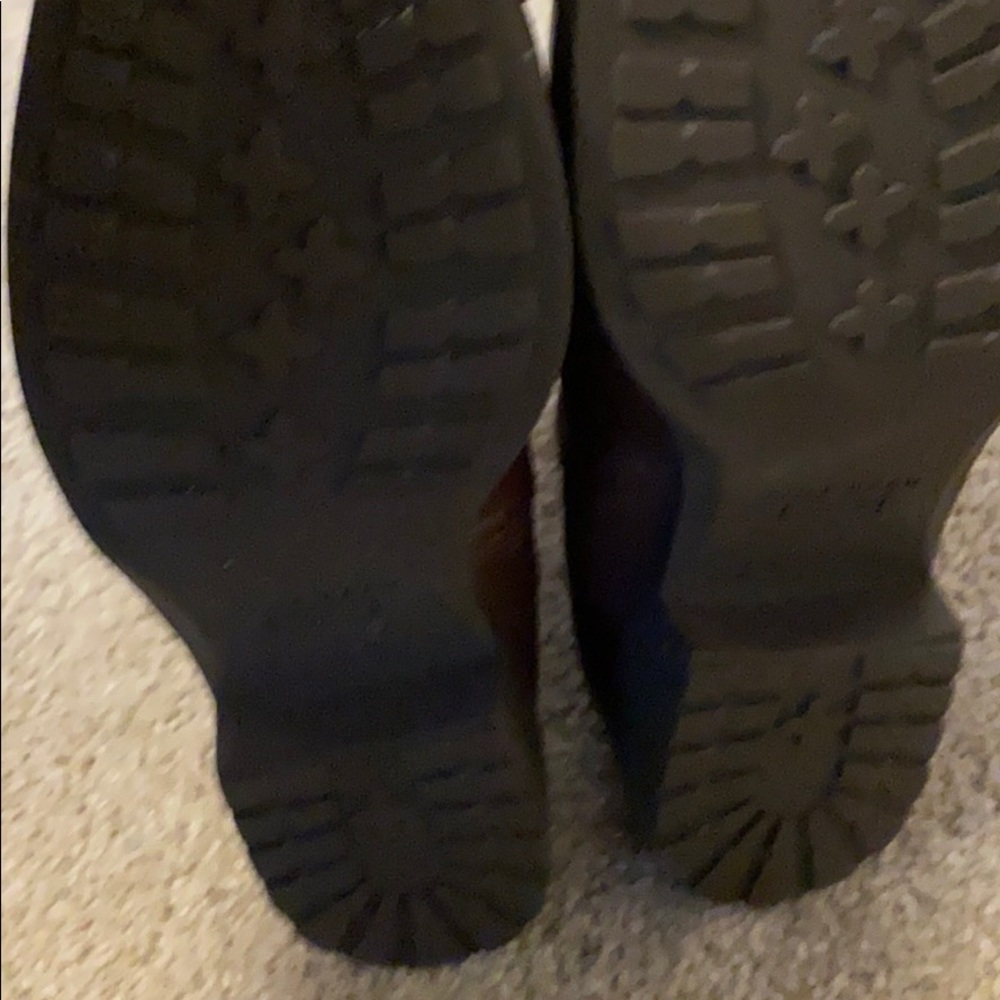 Cole Hann waterproof leather boots. - Picture 3 of 4